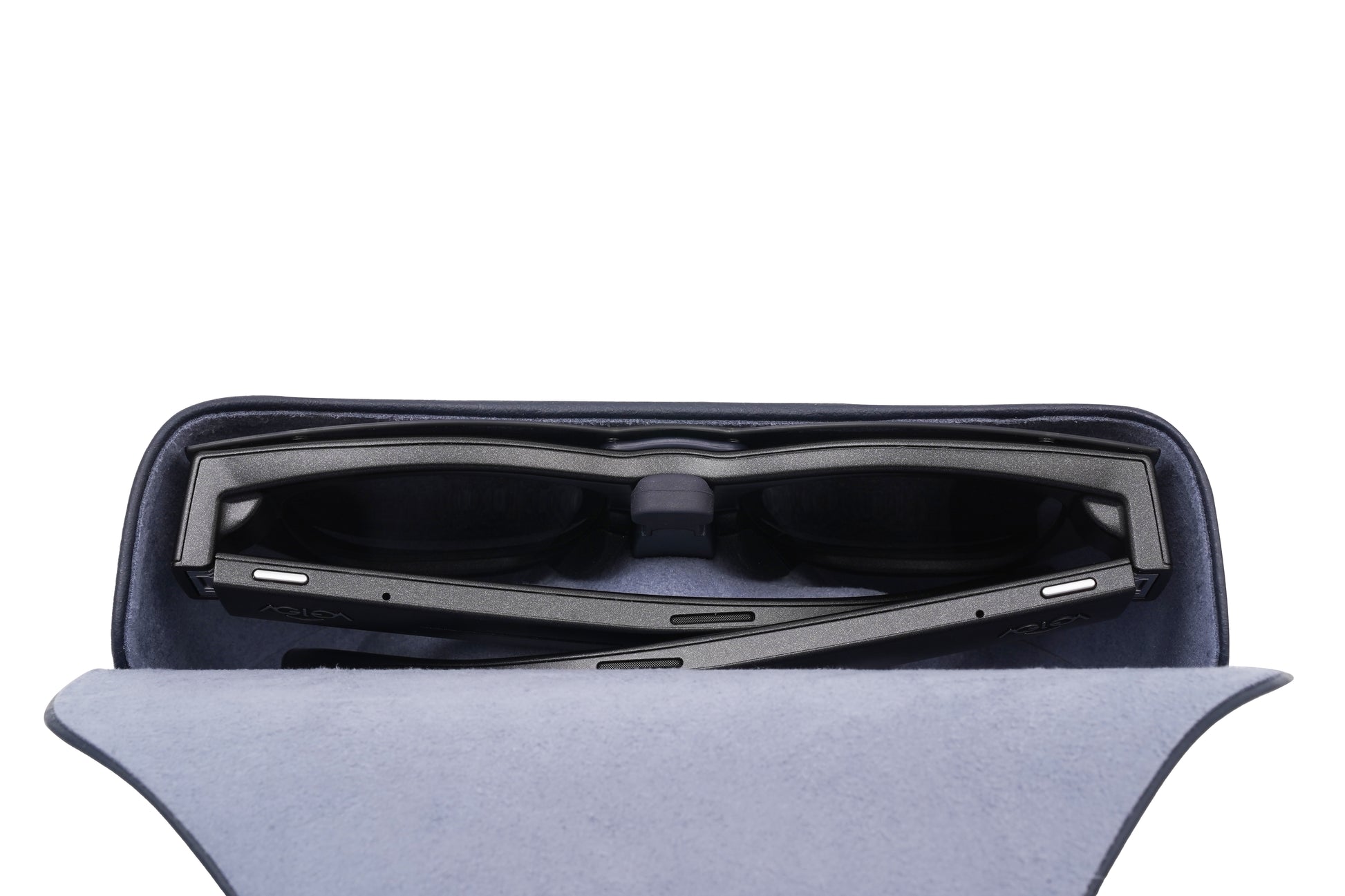 A look inside the charging case, featuring a dedicated compartment for the sunglasses clip-on